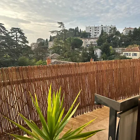 Le Petit Paris * נים